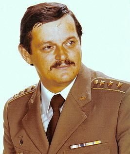 Magyari Béla portréja egyenruhában